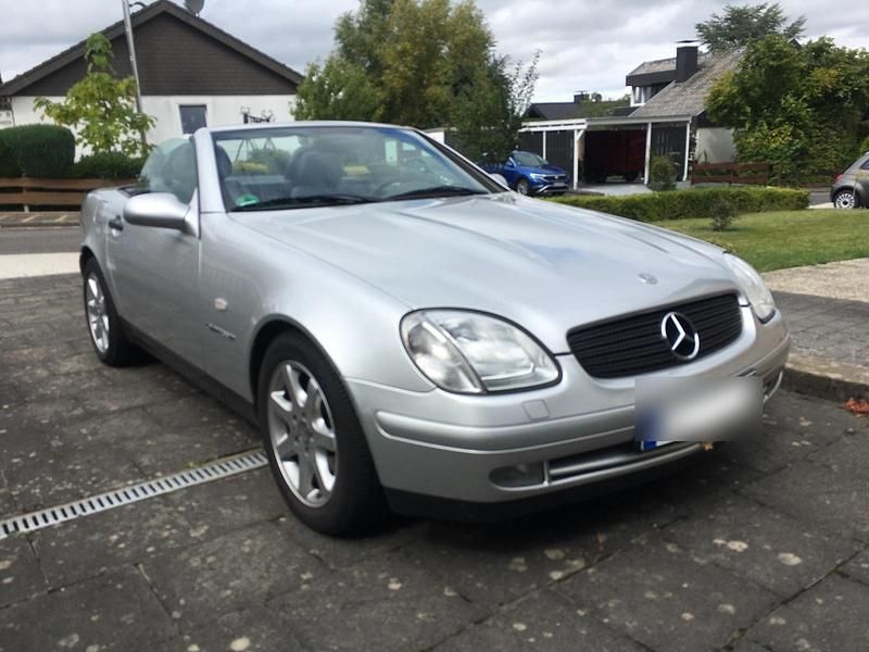 Silber Gebraucht 1999 Mercedes SLK230 Cabrio | 13.500 € - Bild 1/4
