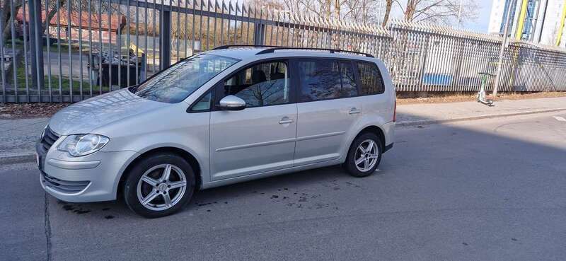 Silber Gebraucht 2009 VW Touran Van / Kleinbus | 4.350 € (Guter Preis) - Bild 1/4