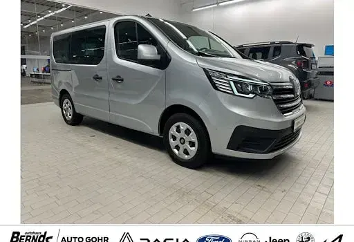 Usado Renault Trafic Evolution 150 HP (110 kW) 2024 Prateado Monovolume