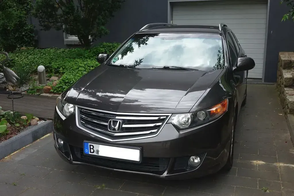 Gebraucht Honda Accord Elegance 150 PS (110 kW) 2010 Grau Kombi