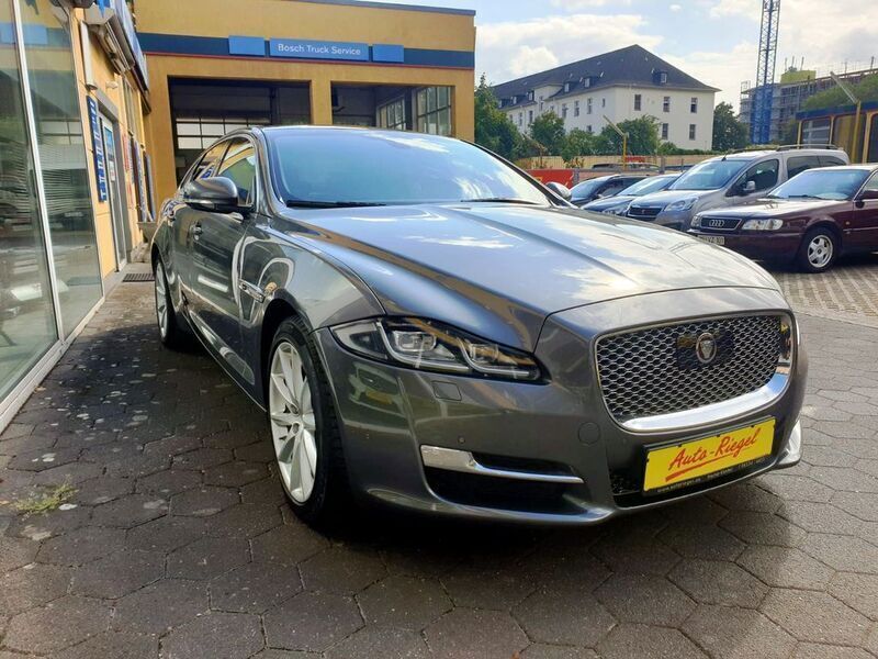 Grau Gebraucht 2016 Jaguar XJ Premium Luxury Limousine | 18.700 € (Fairer Preis) - Bild 1/4