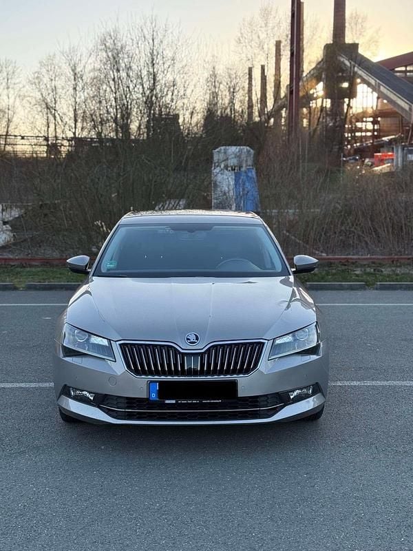 Gold Gebraucht 2018 Skoda Superb Limousine | 10.200 € (Superpreis) - Bild 1/4