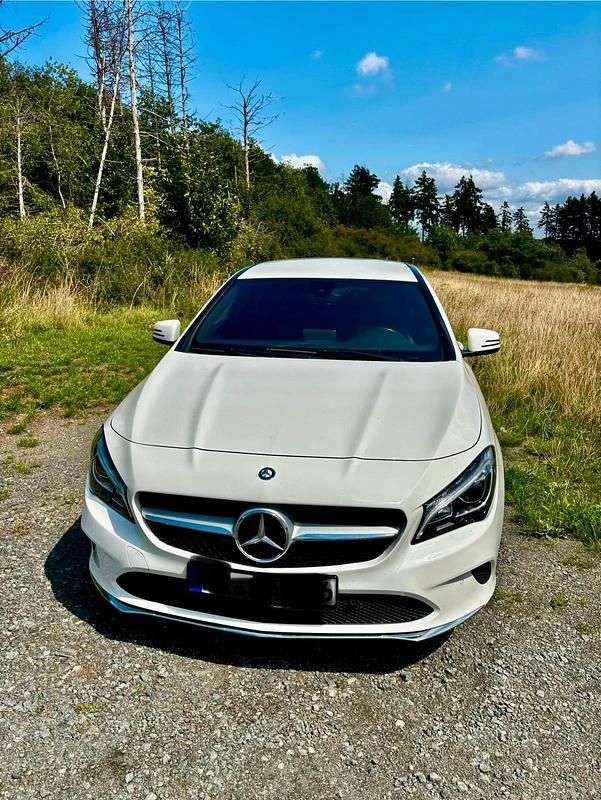 Gebraucht Mercedes CLA180 122 PS (89 kW) 2017 Weiß Limousine