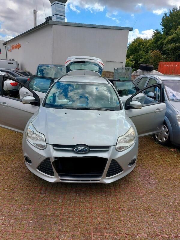Silber Gebraucht 2011 Ford Focus Kombi | 4.500 € (Fairer Preis) - Bild 1/4