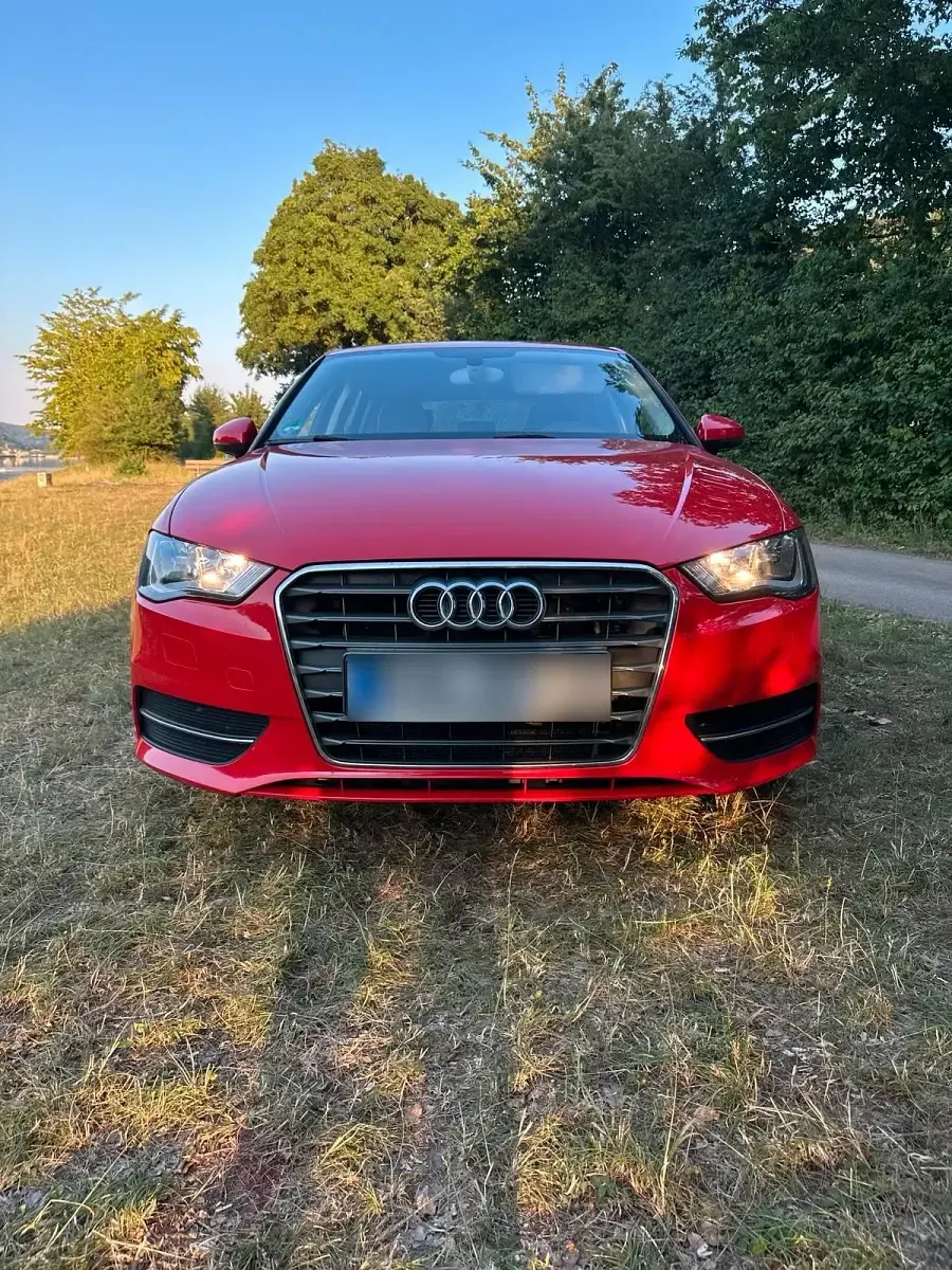 Gebraucht Audi A3 105 PS (77 kW) 2013 Rot Kleinwagen