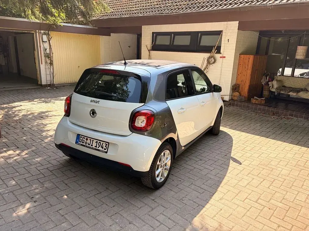 Gebraucht Smart ForFour 109 PS (80 kW) 2019 Weiß Kleinwagen