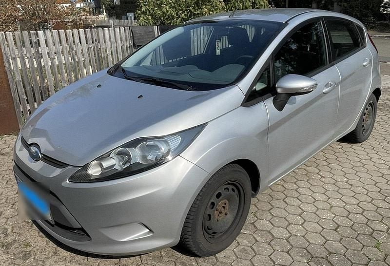 Gebraucht Ford Fiesta 82 PS (60 kW) 2009 Silber Kleinwagen