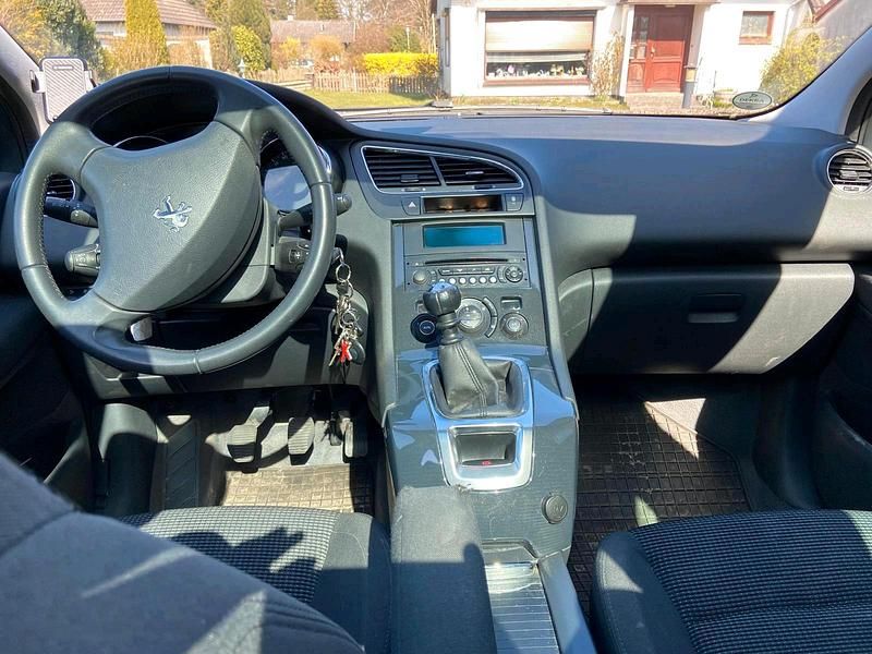 Gebraucht Peugeot 5008 114 PS (83 kW) 2014 Grau Van / Kleinbus