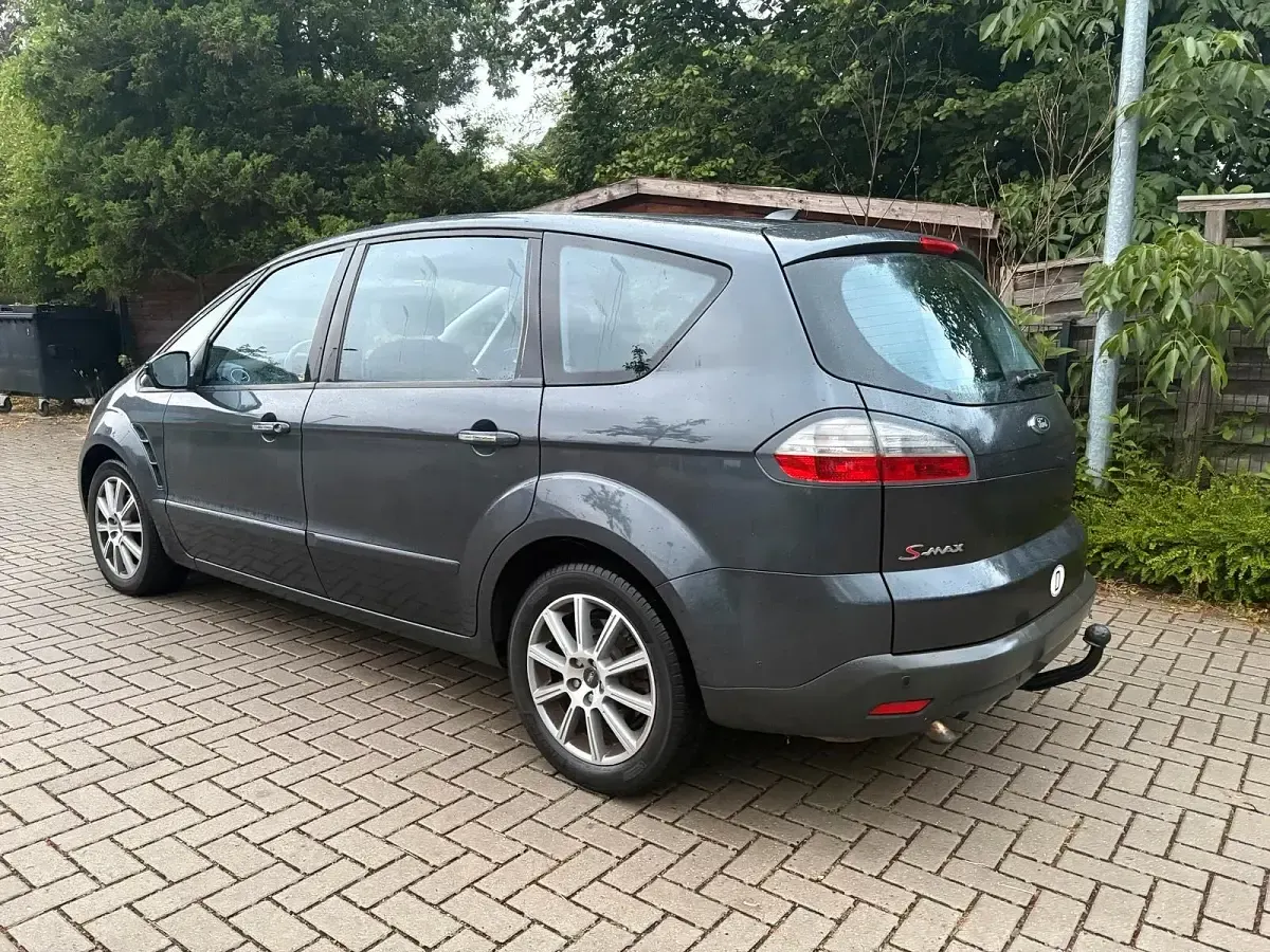 Gebraucht Ford S-MAX Titanium 140 PS (102 kW) 2008 Grau Van / Kleinbus