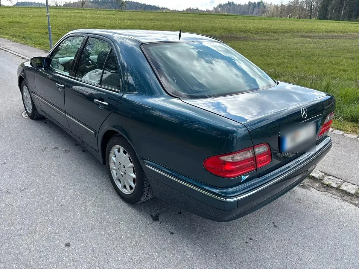 Gebraucht Mercedes E320 Elegance 224 PS (164 kW) 1999 Grün Limousine