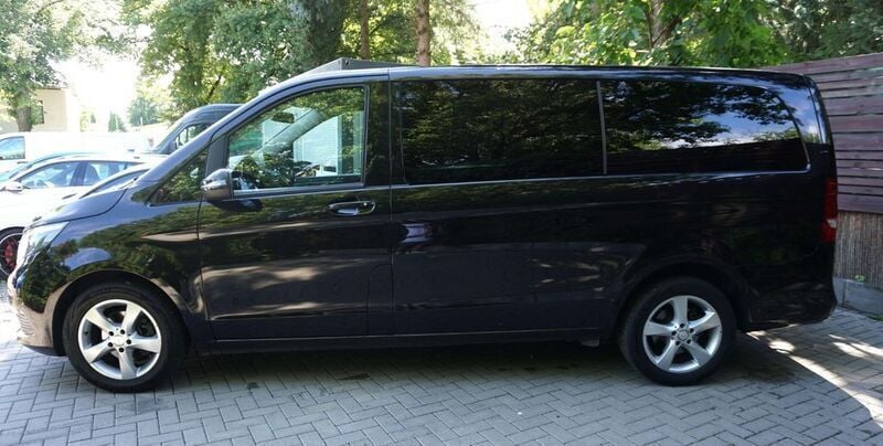 Gebraucht Mercedes V220 163 PS (119 kW) 2018 Obsidianschwarz metallic Van / Kleinbus