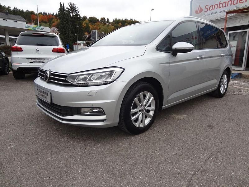 Reflexsilber metallic Gebraucht 2017 VW Touran Comfortline Van / Kleinbus | 14.990 € (Fairer Preis) - Bild 1/4