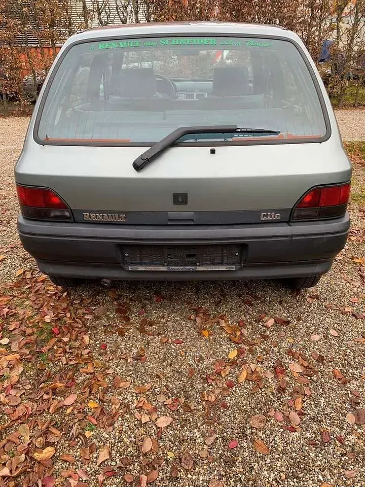 Gebraucht Renault Clio 54 PS (39 kW) 1993 Silber Kleinwagen