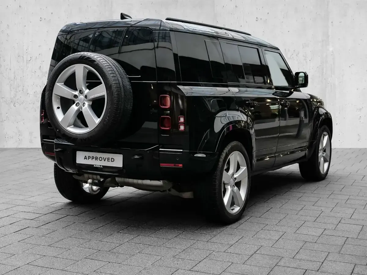 Gebraucht Land Rover Defender HSE Dynamic 300 PS (220 kW) 2025 Santorinni black SUV