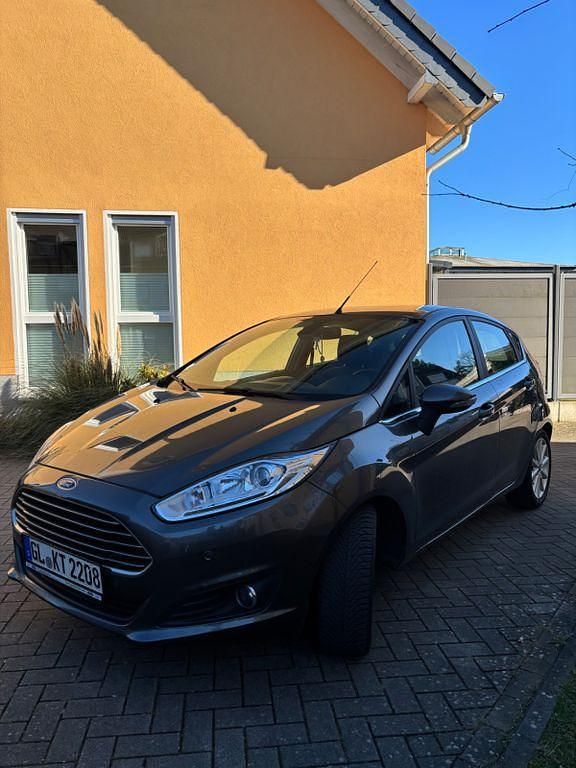 Gebraucht Ford Fiesta Titanium 101 PS (74 kW) 2016 Grau Limousine