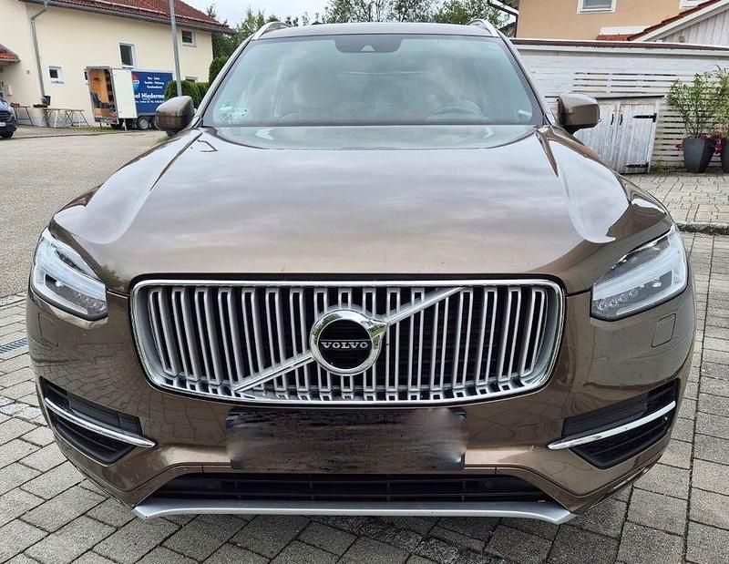 Braun Gebraucht 2017 Volvo XC90 Inscription SUV | 28.888 € (Guter Preis) - Bild 1/4