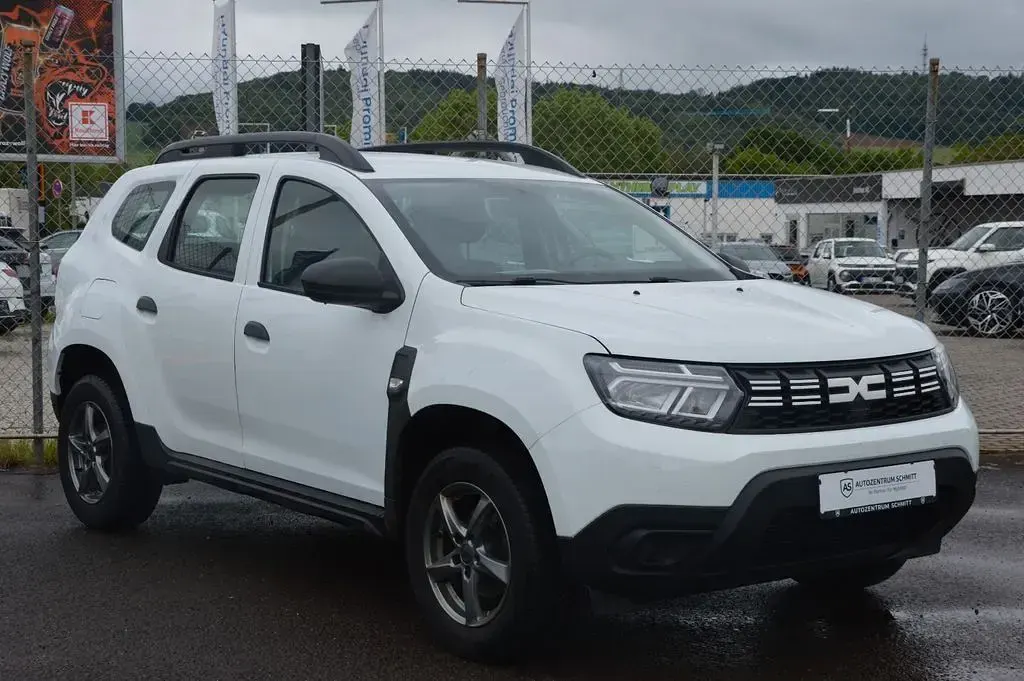 Second-hand Dacia Duster Essentiel 91 CP (66 kW) 2023 Alb SUV