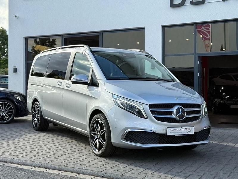 Brillantsilber Gebraucht 2022 Mercedes V300 AMG Van / Kleinbus | 58.770 € (Fairer Preis) - Bild 1/4
