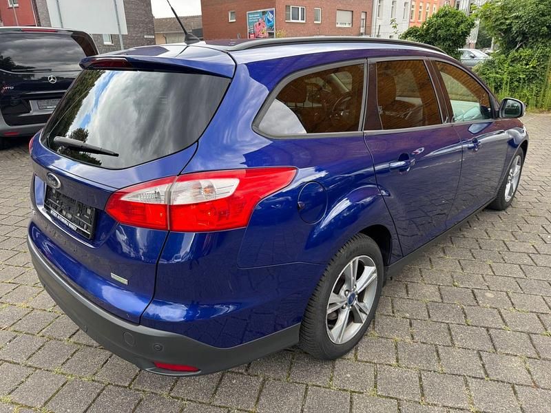Gebraucht Ford Focus SYNC Edition 125 PS (91 kW) 2014 Blau Kombi