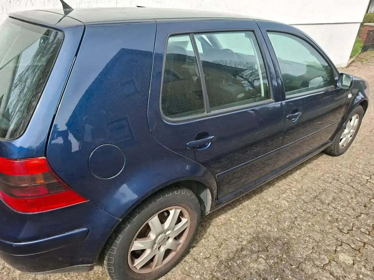 Usata VW Golf IV 110 CV (80 kW) 2002 Blu Utilitaria