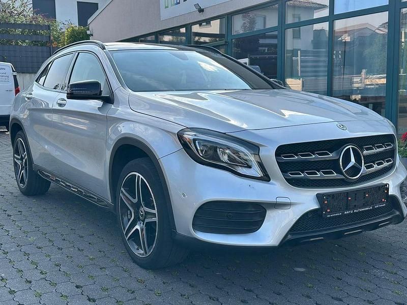 Silber Gebraucht 2019 Mercedes GLA200 AMG SUV | 25.450 € (Fairer Preis) - Bild 1/4