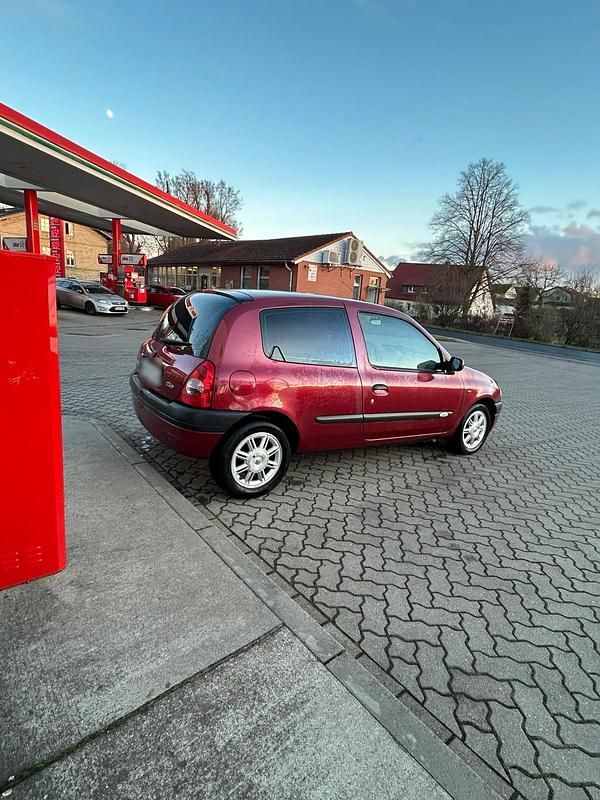 Gebraucht Renault Clio II 97 PS (71 kW) 2001 Rot Kleinwagen