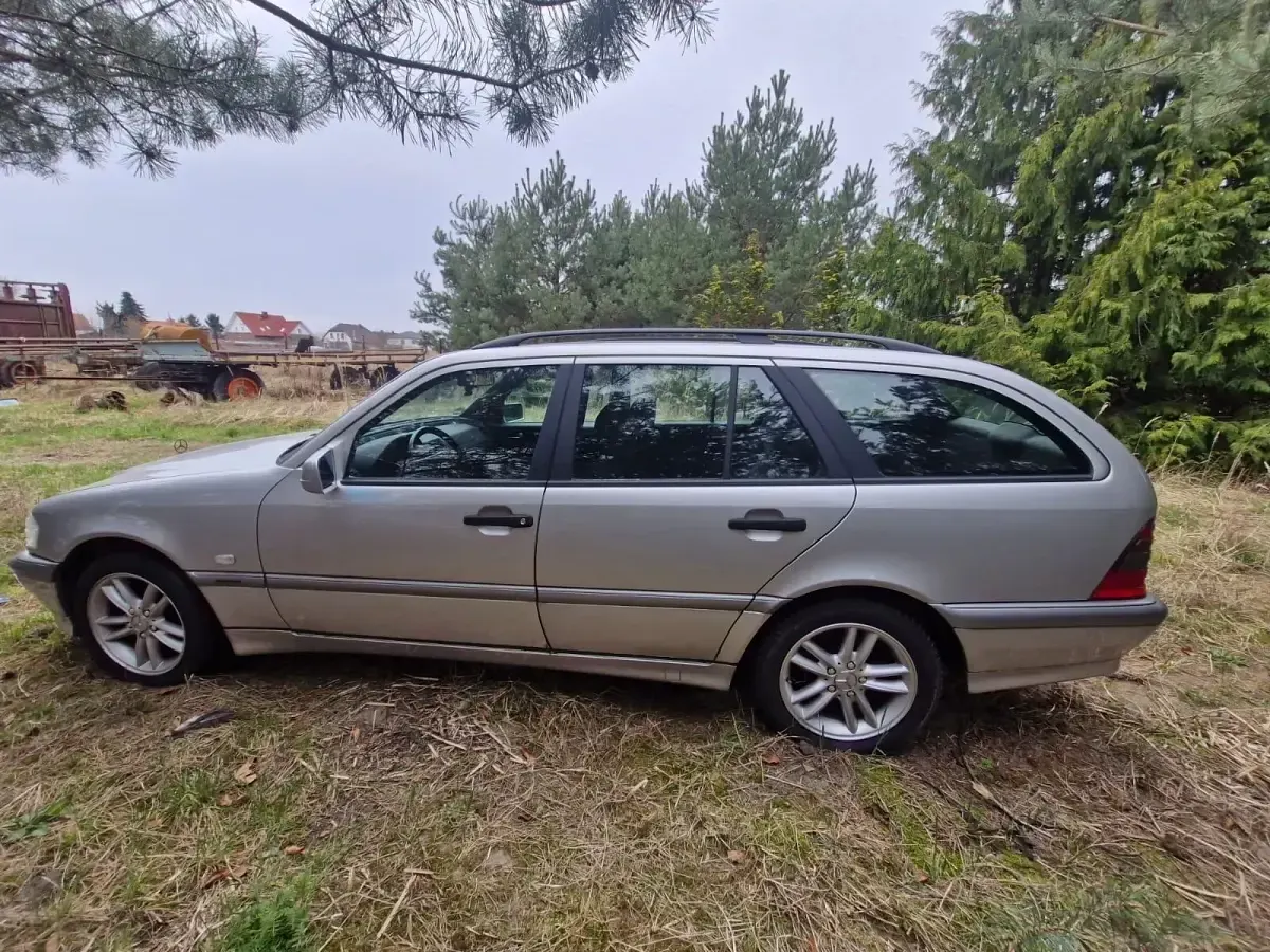 Gebraucht Mercedes C240 170 PS (125 kW) 1999 Andere farben Limousine
