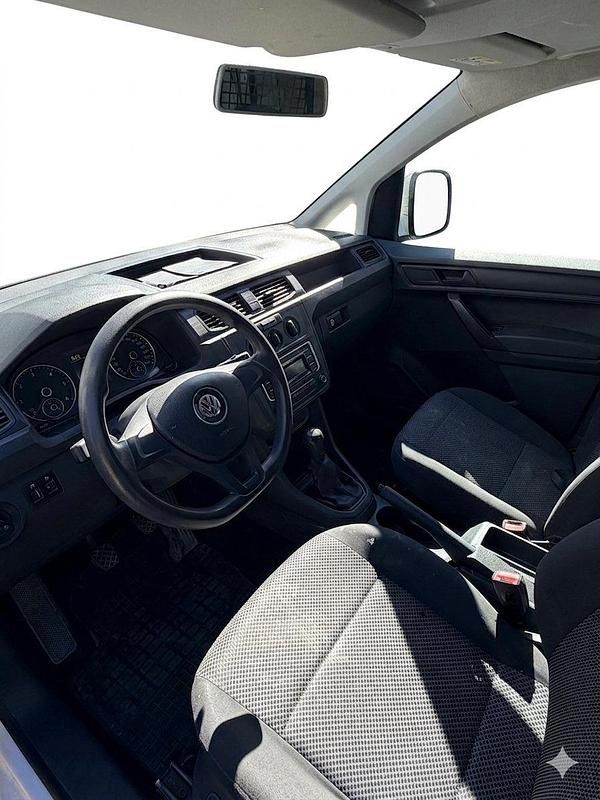 Gebraucht VW Caddy Trendline 75 PS (55 kW) 2019 Candyweiß Van / Kleinbus