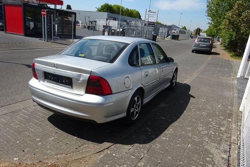 Gebraucht Opel Vectra Edition 101 PS (74 kW) 2001 Silber Limousine