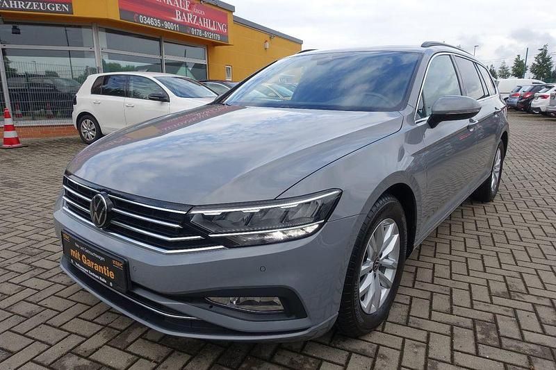 Grau Gebraucht 2022 VW Passat Business Kombi | 16.450 € (Fairer Preis) - Bild 1/4