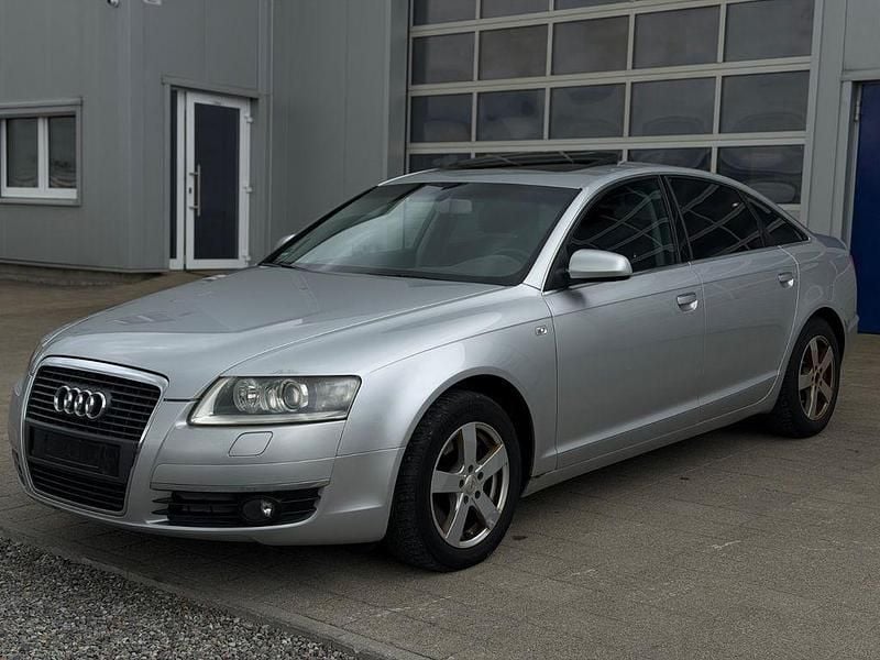 Usado Audi A6 Comfort 170 HP (125 kW) 2006 Prateado Sedan