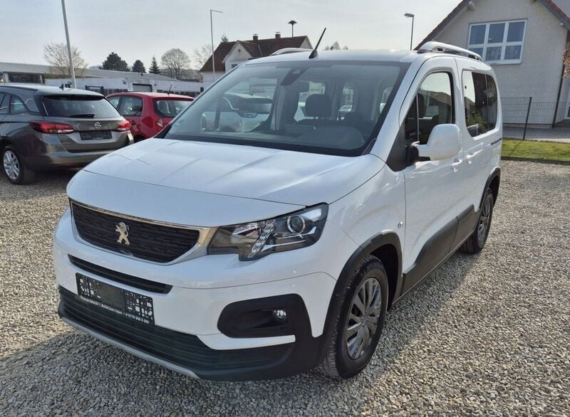 Weiß Gebraucht 2021 Peugeot Rifter Allure Van / Kleinbus | 15.690 € (Guter Preis) - Bild 1/4