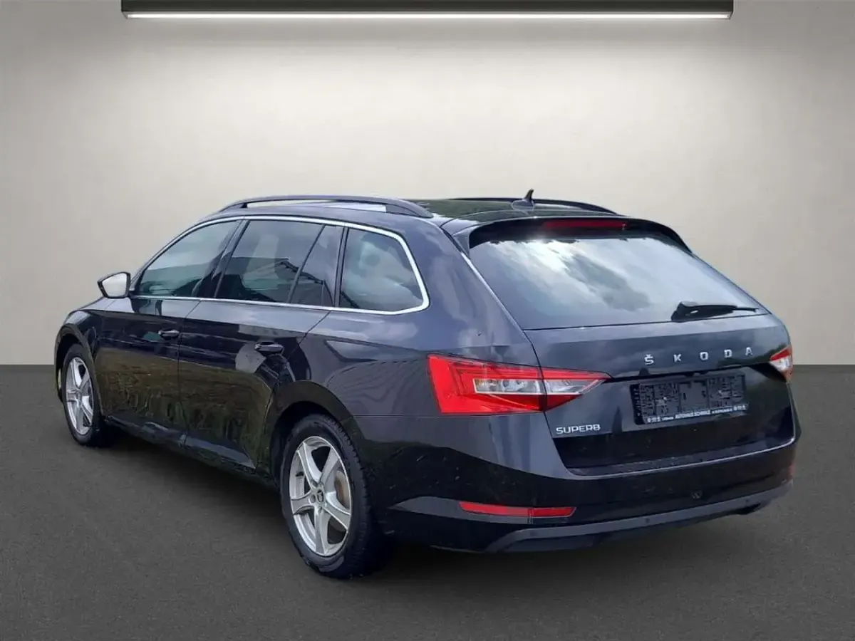 Gebraucht Skoda Superb Ambition 190 PS (139 kW) 2020 Schwarzmagic perleffekt Kombi