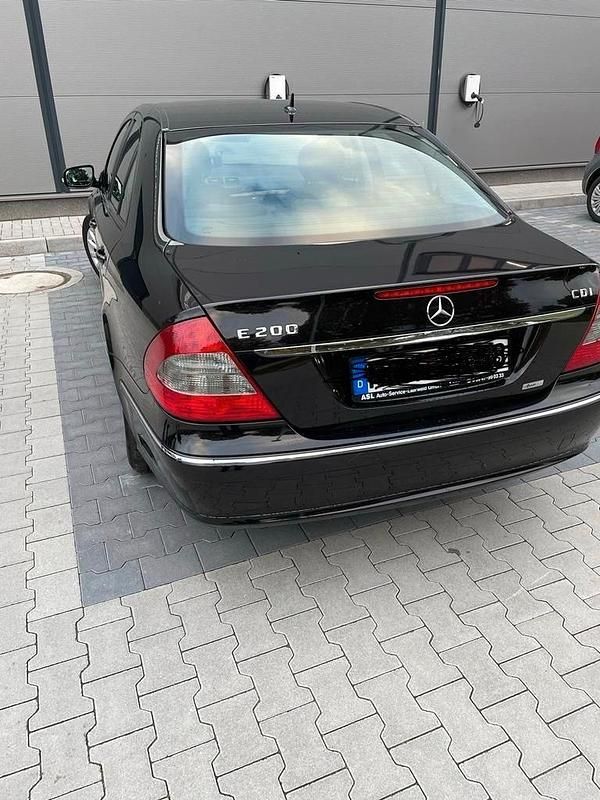 Gebraucht Mercedes E200 135 PS (99 kW) 2009 Schwarz Limousine
