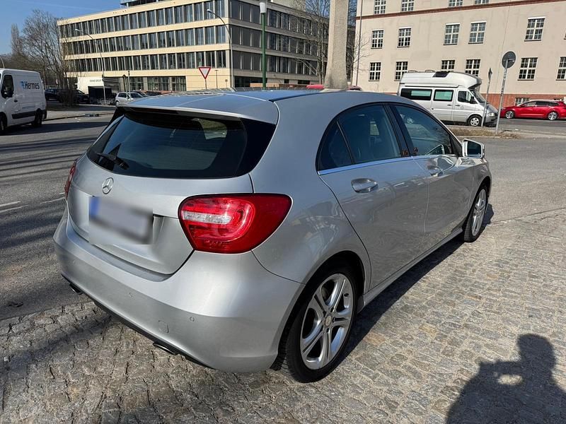 Gebraucht Mercedes A250 211 PS (155 kW) 2015 Silber Kleinwagen