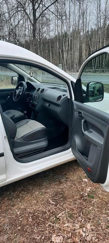 Usado VW Caddy 102 HP (75 kW) 2014 Branco Monovolume