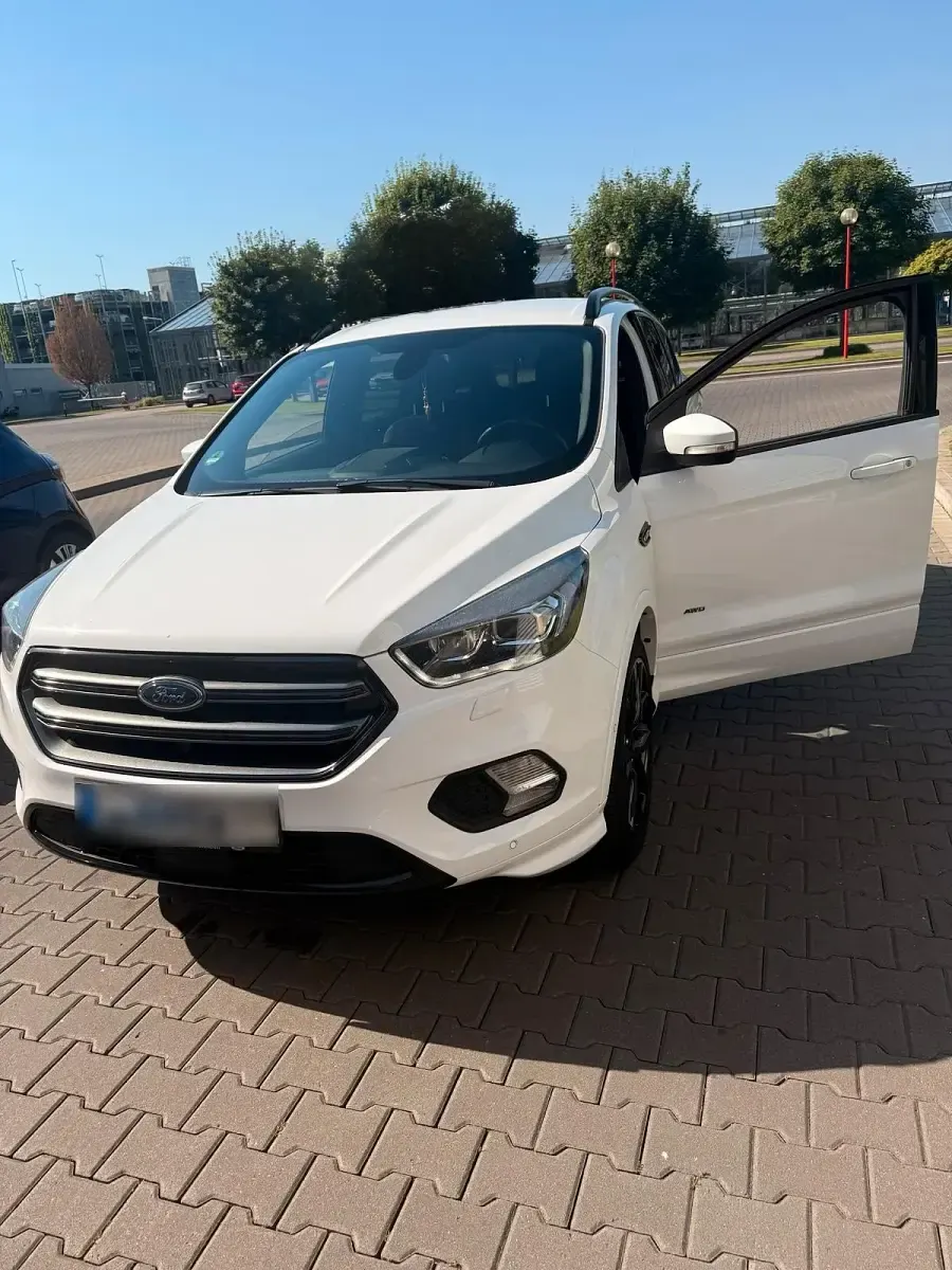 Gebraucht Ford Kuga 179 PS (131 kW) 2018 Weiß SUV