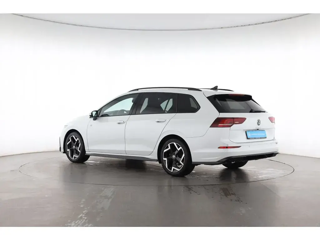 Gebraucht VW Golf VIII R-line 150 PS (110 kW) 2025 Oryxweiß perlmuteffekt Kombi