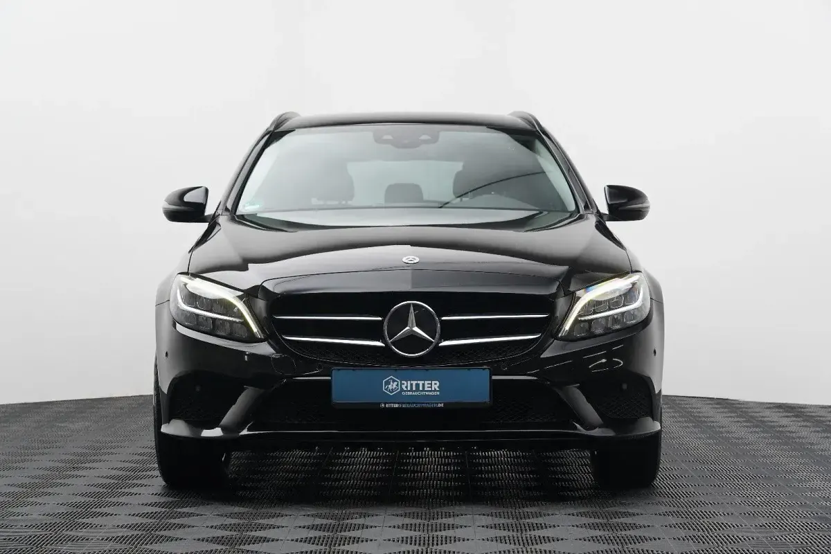 Gebraucht Mercedes C200 Avantgarde 160 PS (117 kW) 2021 Schwarz Kombi