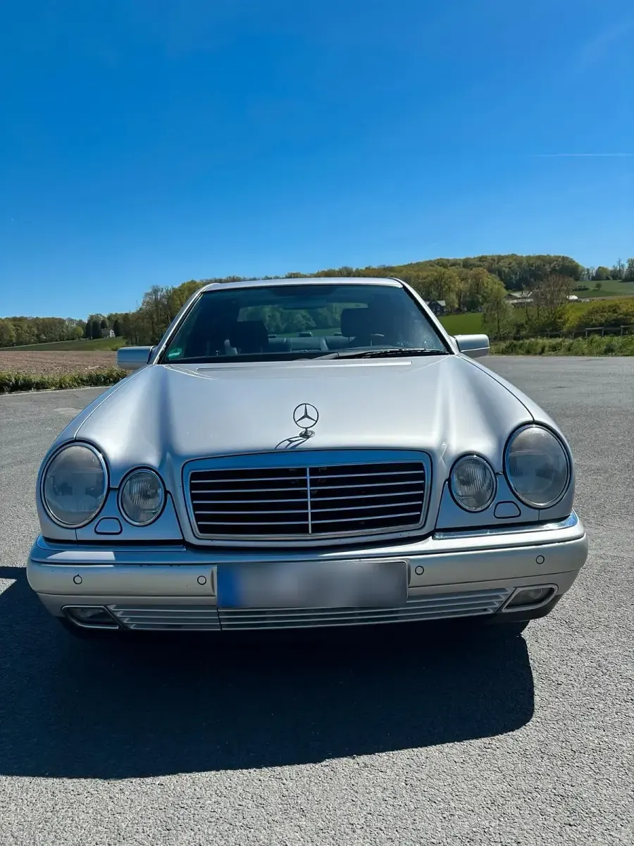 Gebraucht Mercedes E280 Avantgarde 204 PS (150 kW) 1998 Silber Limousine