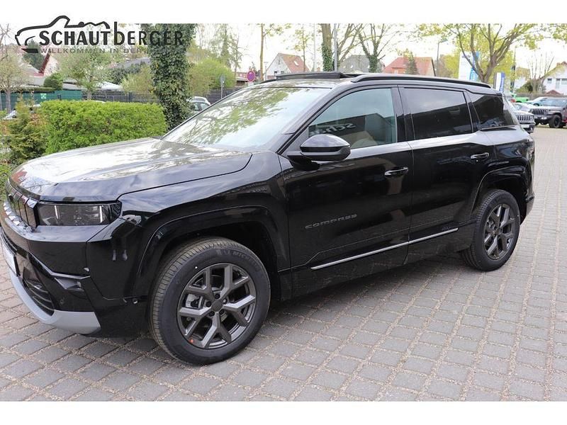 Neu Jeep Compass 145 PS (106 kW) 2026 Schwarz SUV