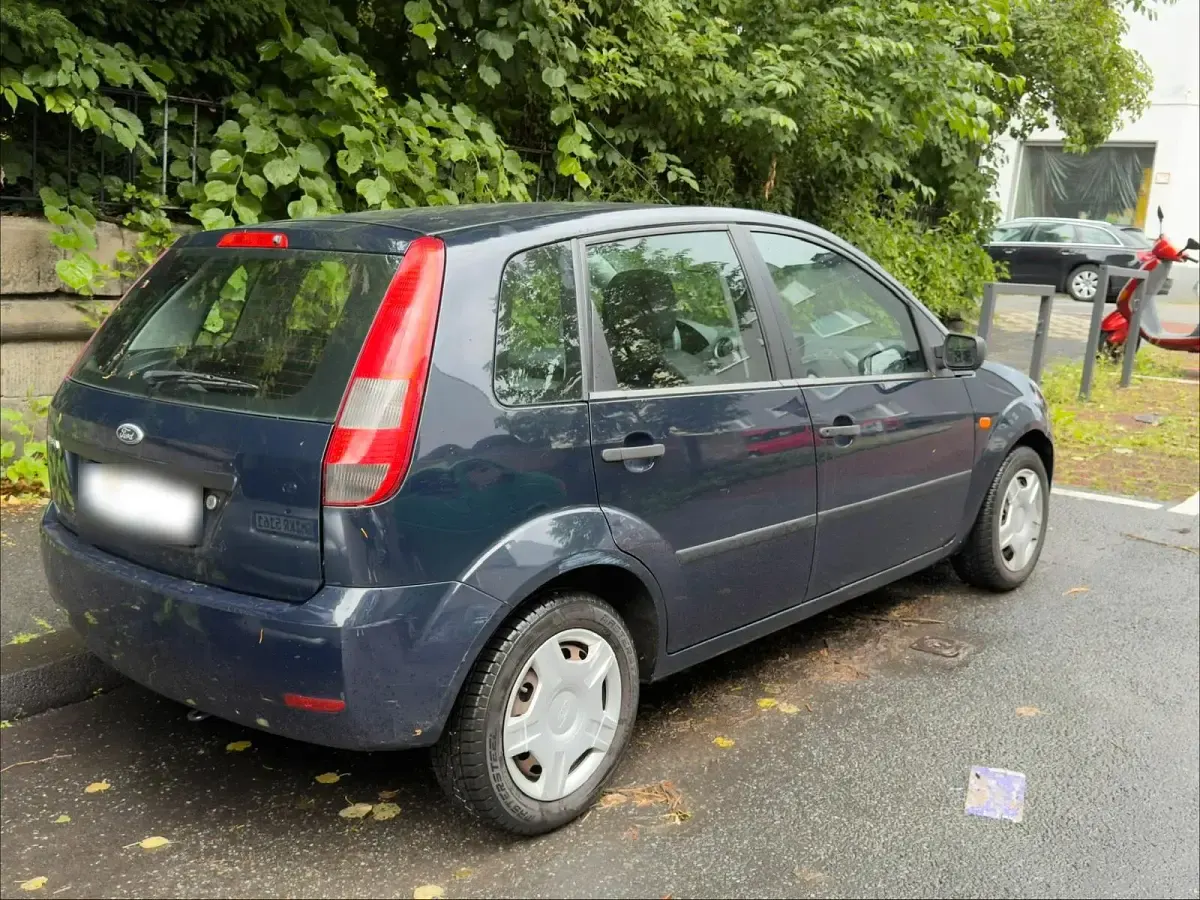 Gebraucht Ford Fiesta 60 PS (44 kW) 2005 Blau Kleinwagen