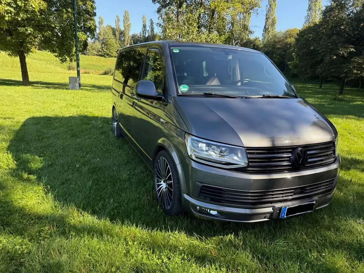 Gebraucht VW Multivan Highline 204 PS (150 kW) 2016 Grau Van / Kleinbus