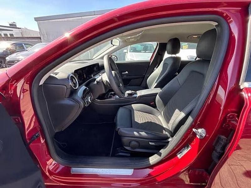 Gebraucht Mercedes A200 150 PS (110 kW) 2023 Rot Limousine
