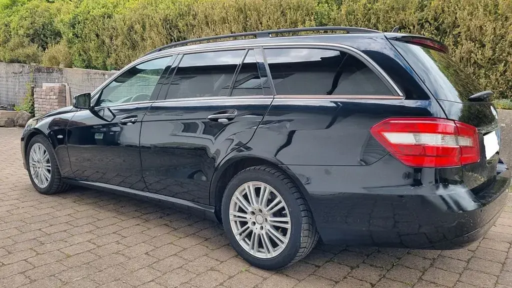 Second-hand Mercedes E220 170 CP (125 kW) 2011 Negru Berlinǎ