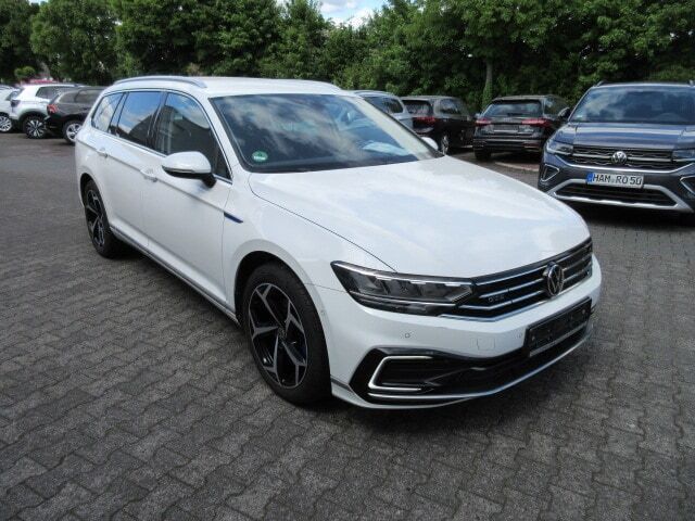 Scale silver metallic Gebraucht 2021 VW Passat Business Kombi | 24.988 € (Fairer Preis) - Bild 1/4