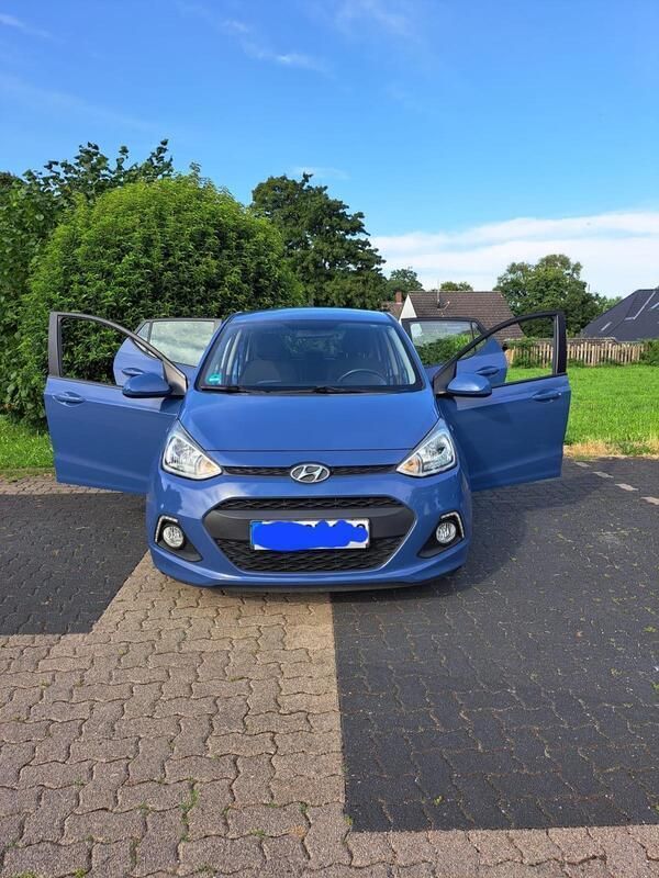 Blau Gebraucht 2014 Hyundai i10 Edition Kleinwagen | 4.700 € - Bild 1/4