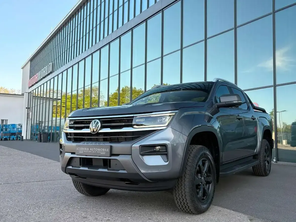 Neu VW Amarok Aventura 241 PS (177 kW) 2025 Dark grey metallic Pickup