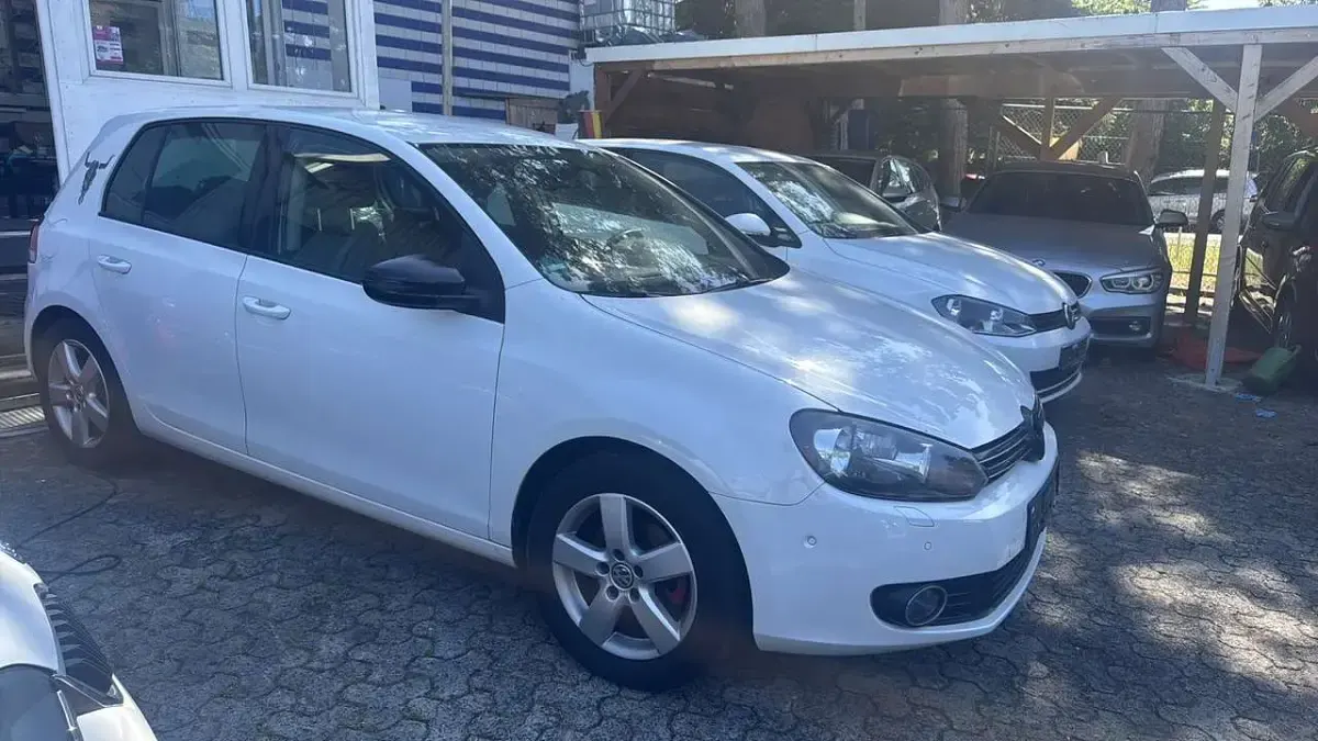 Gebraucht VW Golf VI Trendline 102 PS (75 kW) 2009 Reflexsilber metallic Kleinwagen