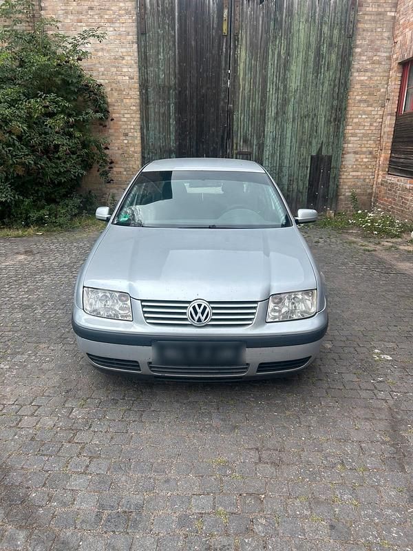 Silber Gebraucht 2003 VW Bora Limousine | 1.550 € (Fairer Preis) - Bild 1/4